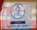 Le drapeau olympique dans le hall de l'école